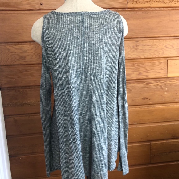 Cold Shoulder Top - Picture 4 of 4